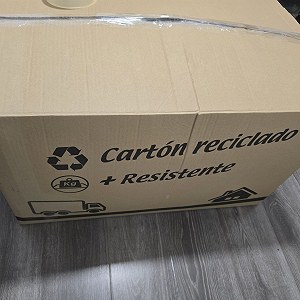 Boîtes 1–5, Caja con ropa