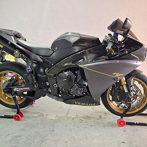 Yamaha YZF R1