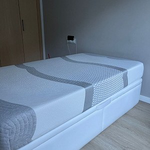 Lit simple avec matelas